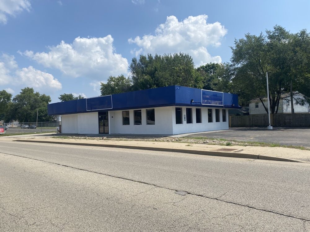 1318 E Washington St, East Peoria, IL 61611