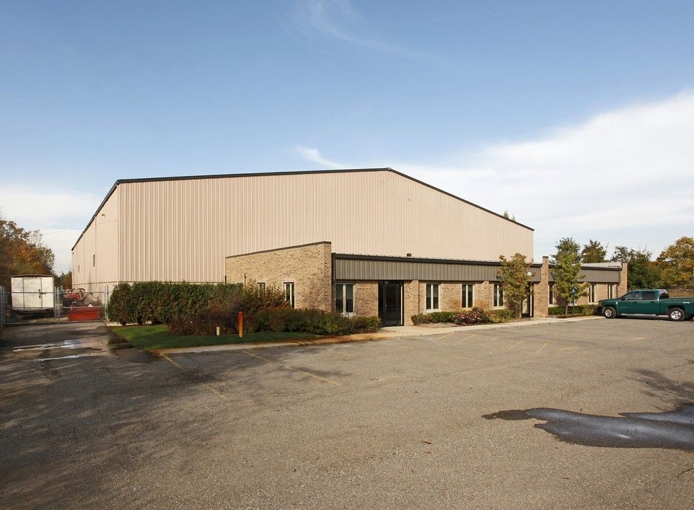 52700 Pontiac Trl, Wixom, MI 48393
