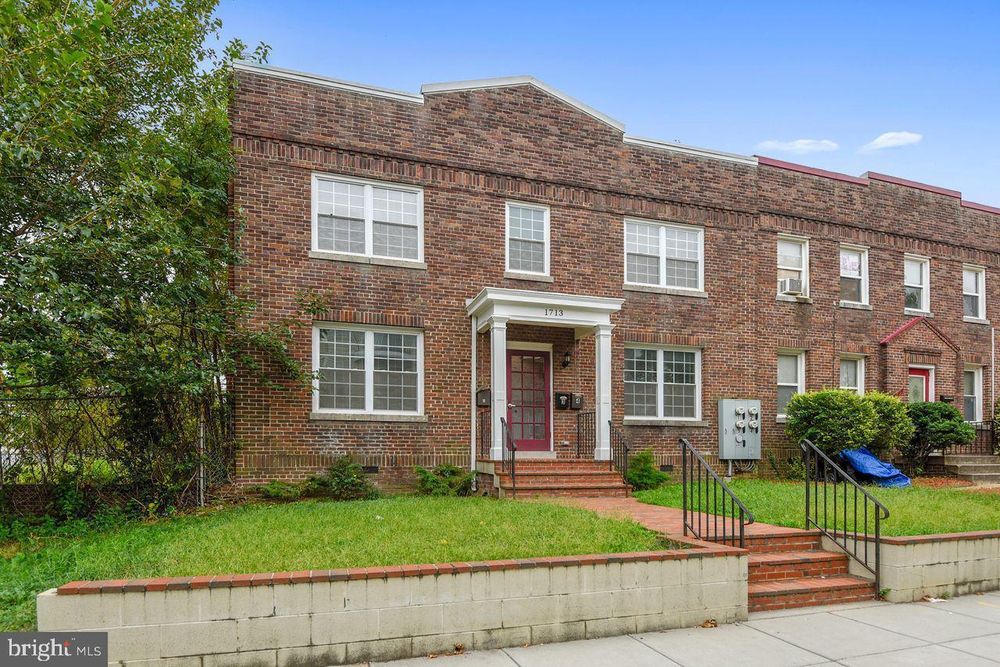 1713 E Street NE