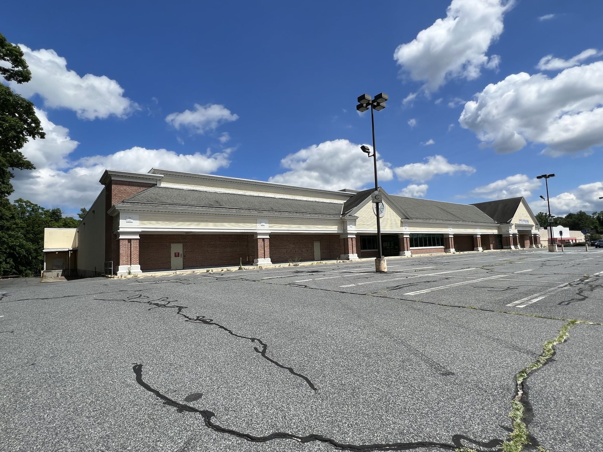 82 Worcester Rd, Webster, MA 01570