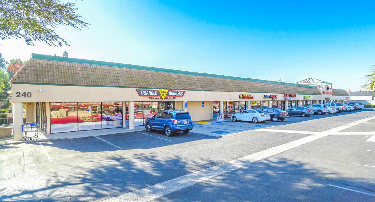 240 W Shaw Ave, Clovis, CA 93612