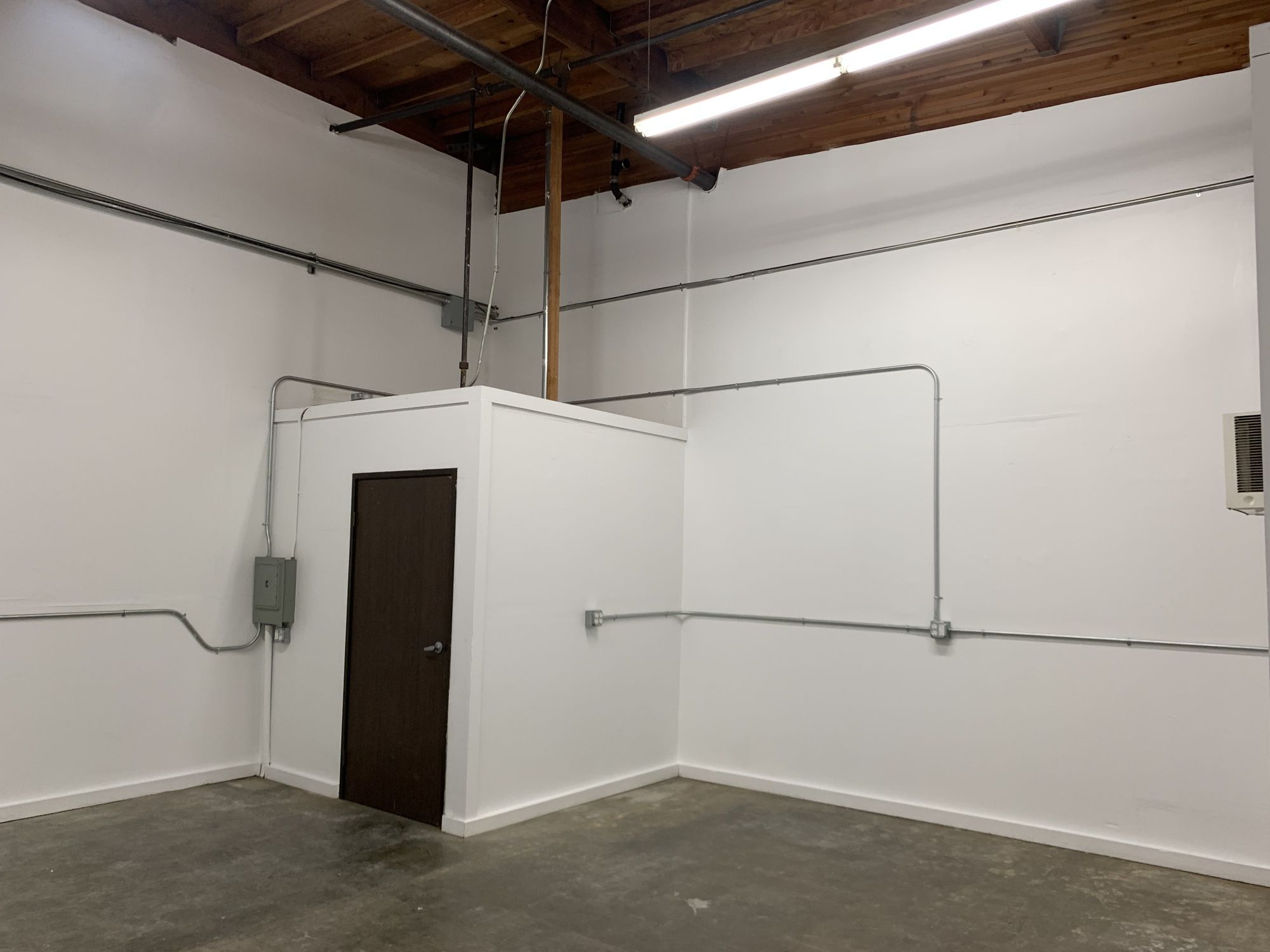 Example of a bathroom within the warehouse space