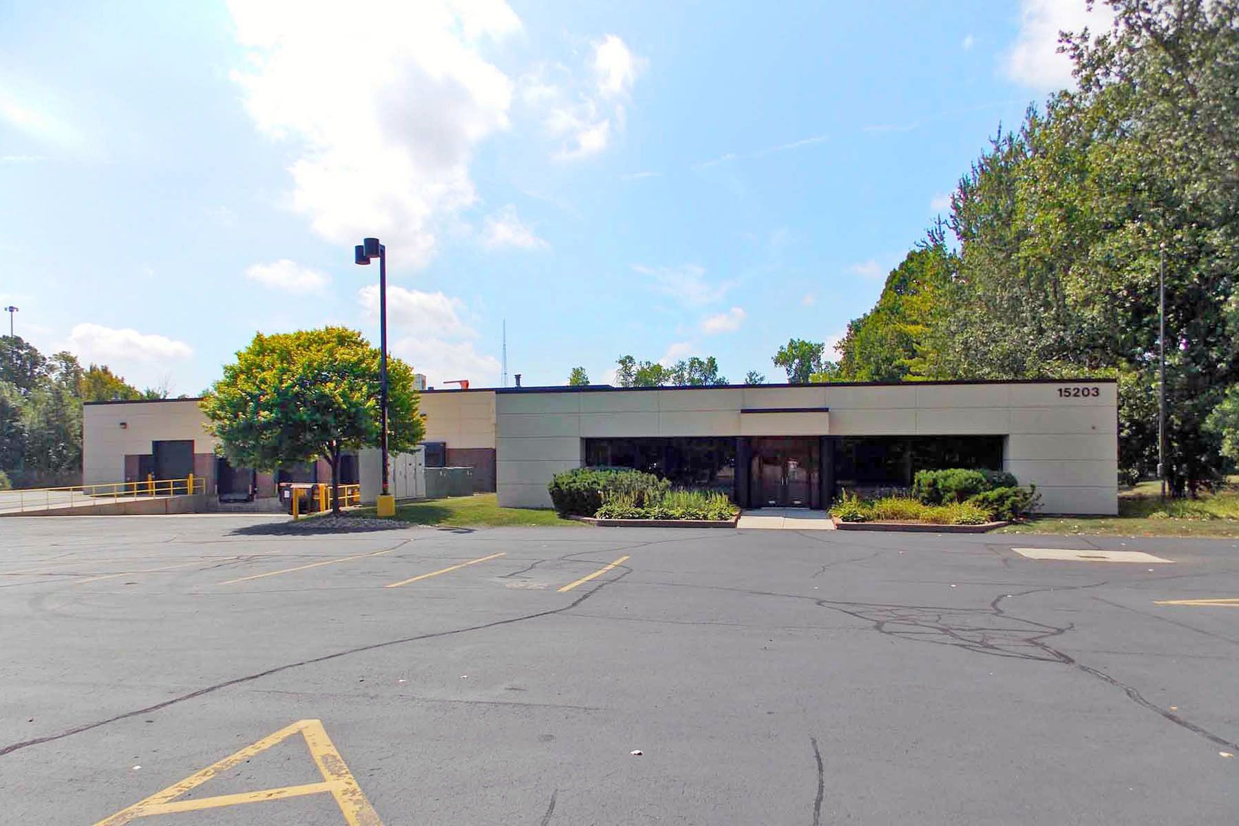 15203 S Commerce Dr, Dearborn, MI 48126