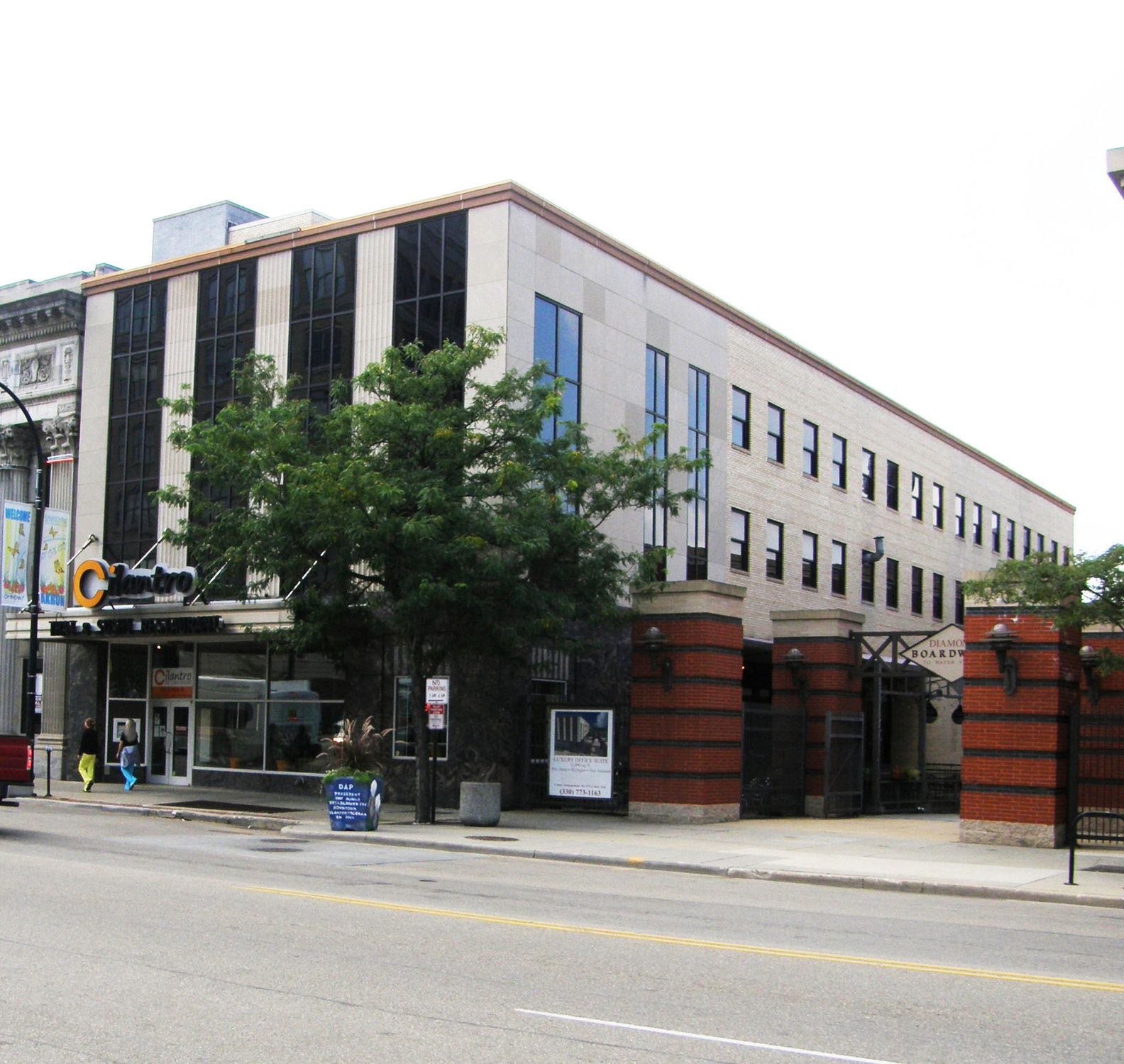 326 S Main St, Akron, OH 44308