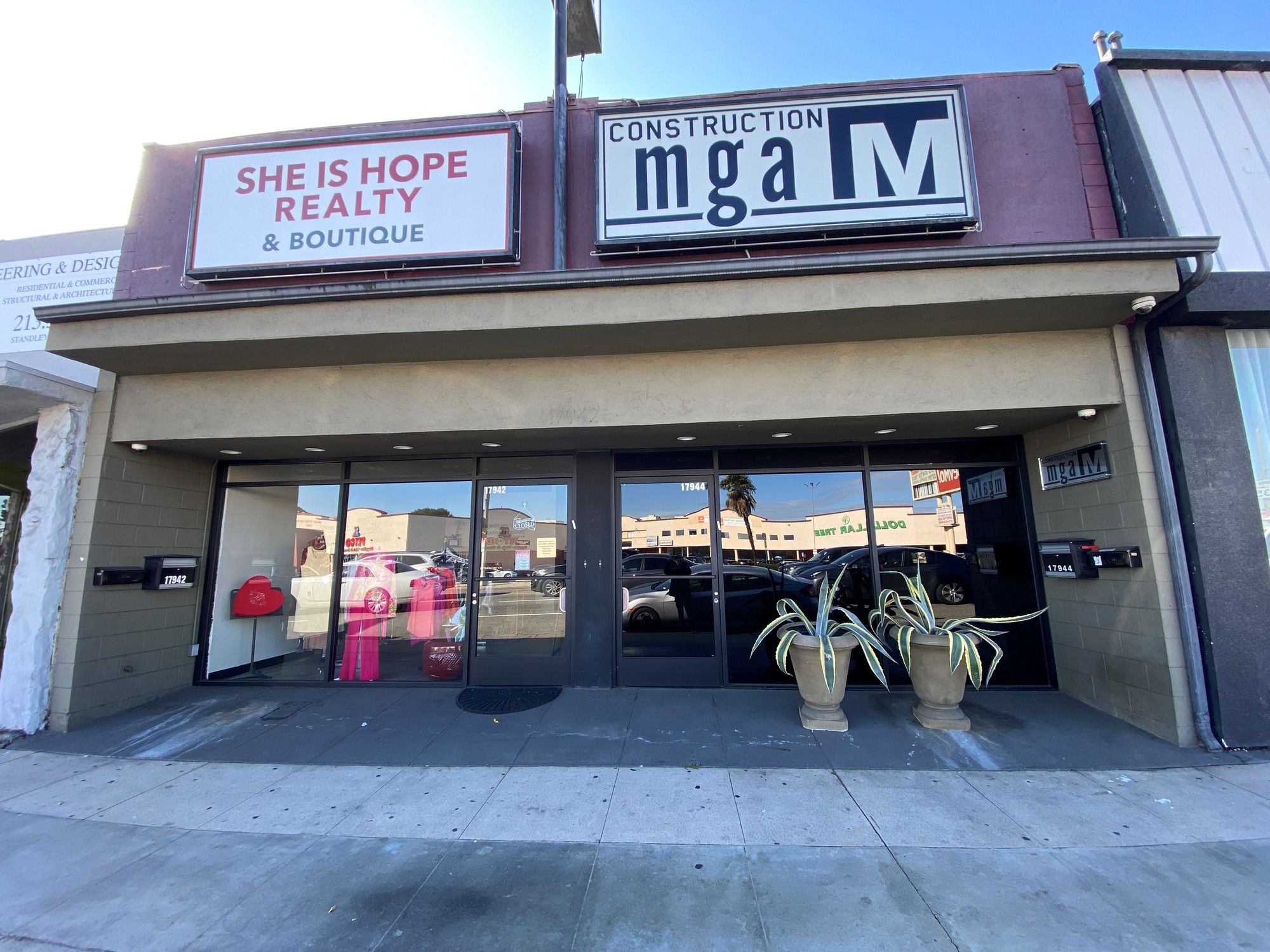 17942 Ventura Blvd, Encino, CA 91316