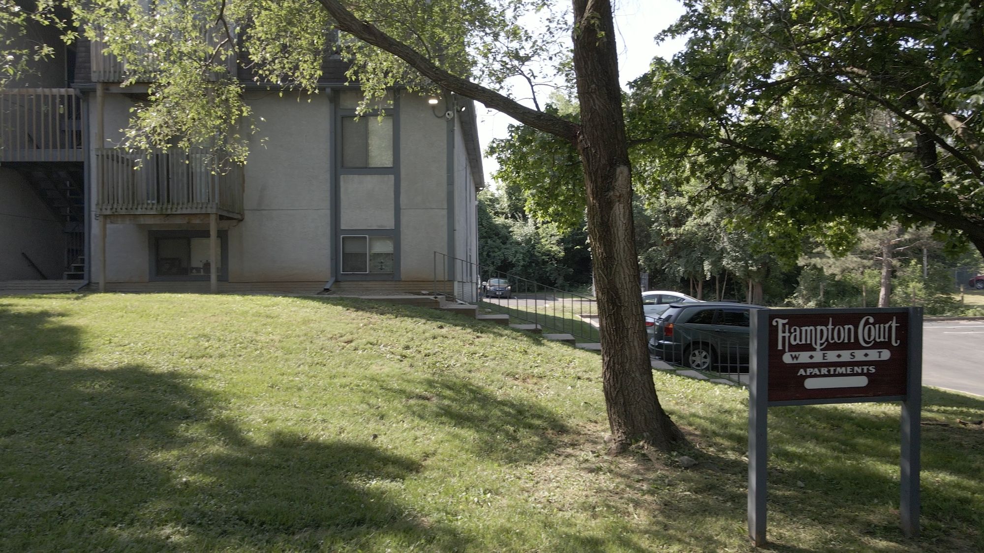 Hampton Court Apartments