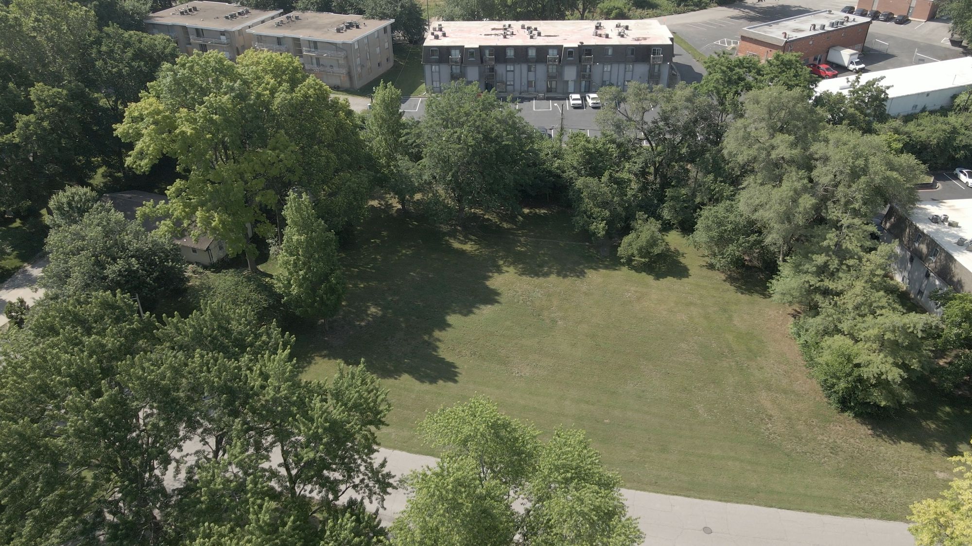 Hampton Court Apartments