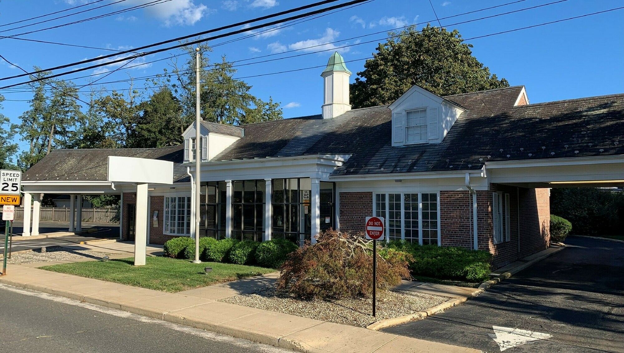 550 River Rd, Fair Haven, NJ 07704