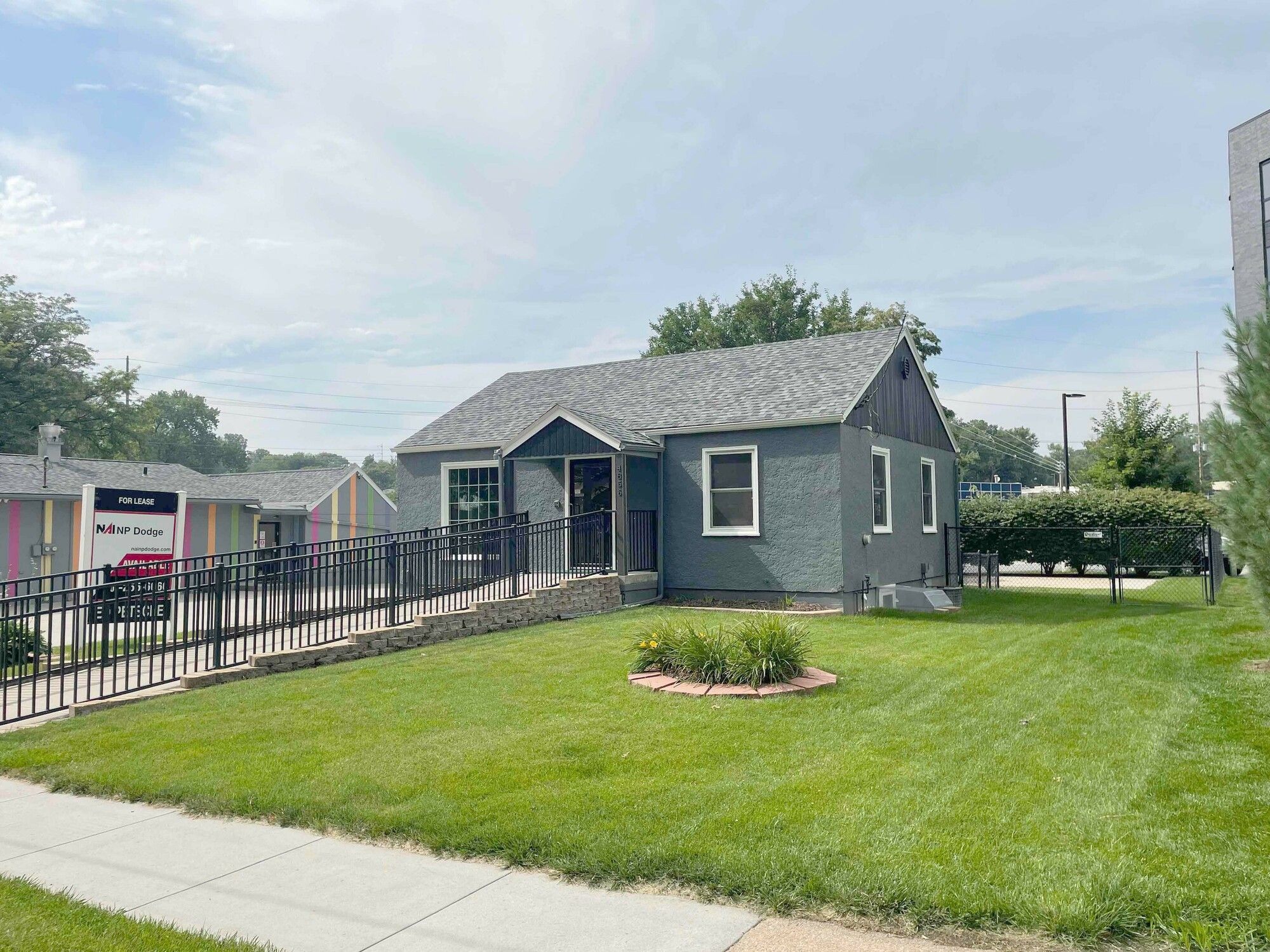 4856 Pacific St, Omaha, NE 68106