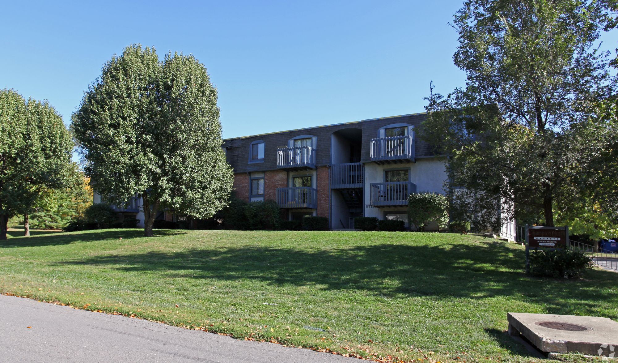 Hampton Court Apartments