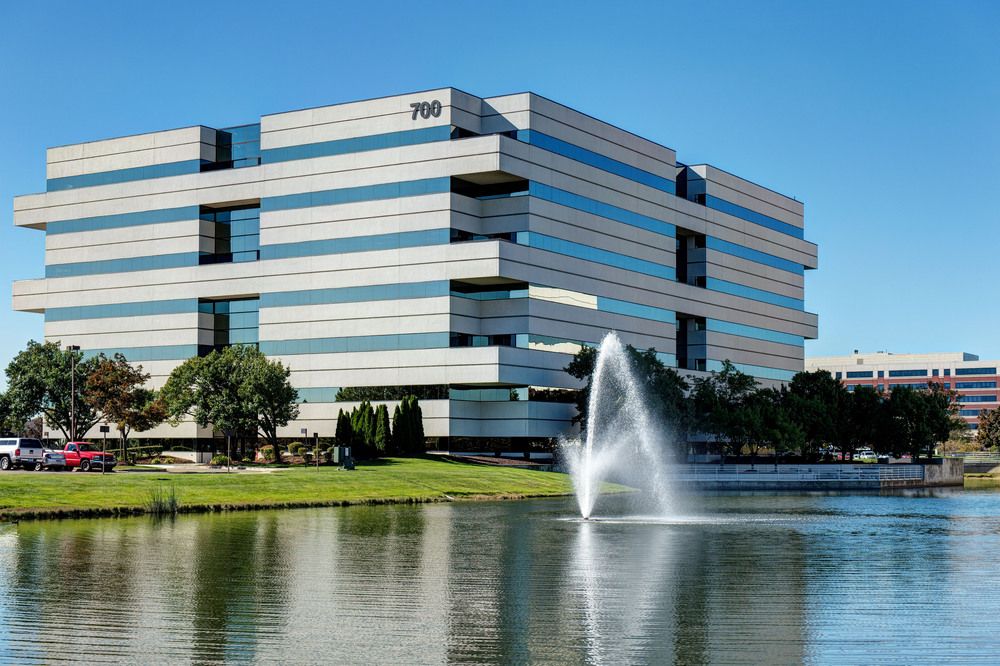 700 Tower Dr, Troy, MI 48098