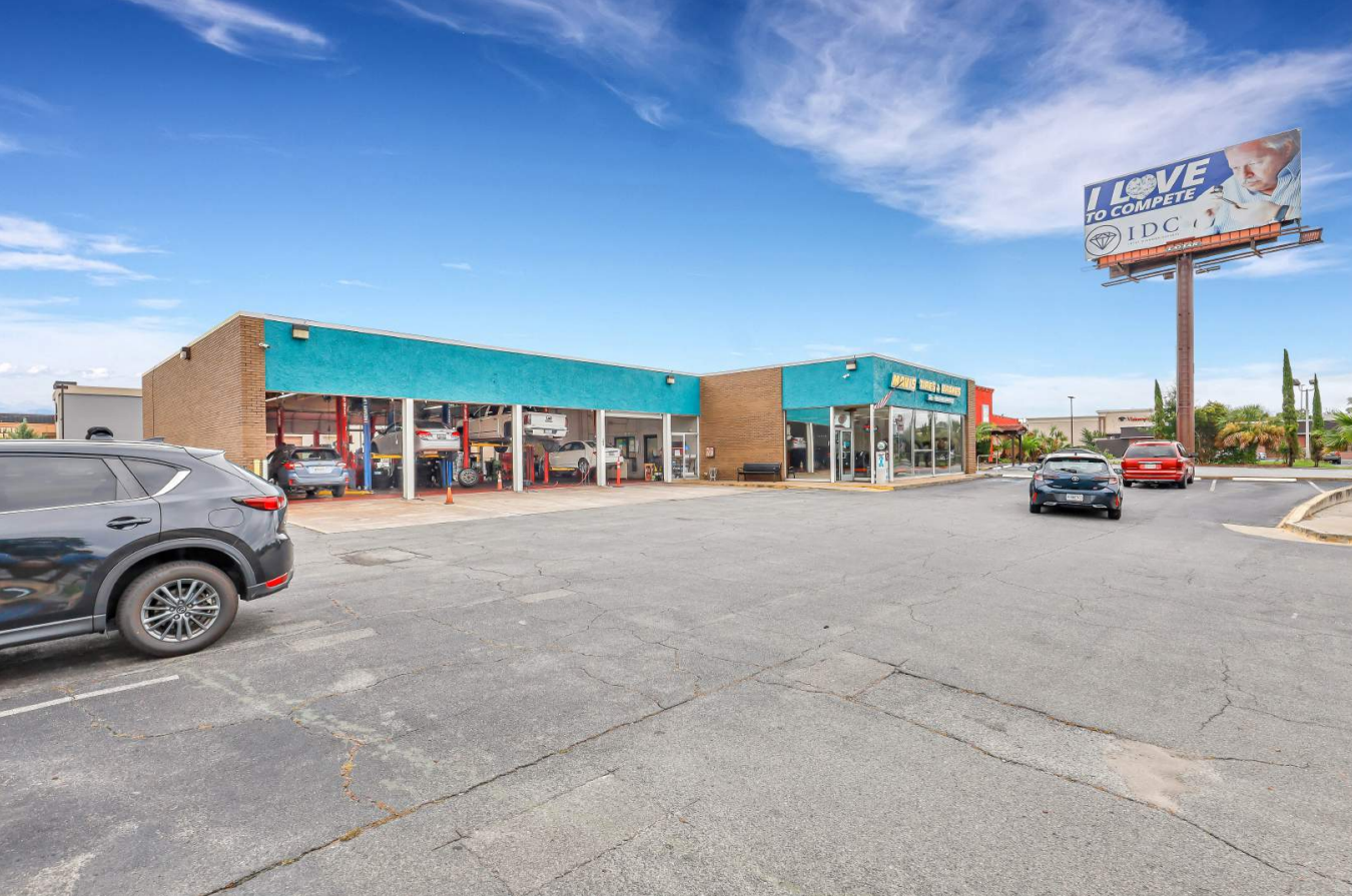 106 Mall Blvd, Savannah, GA 31406