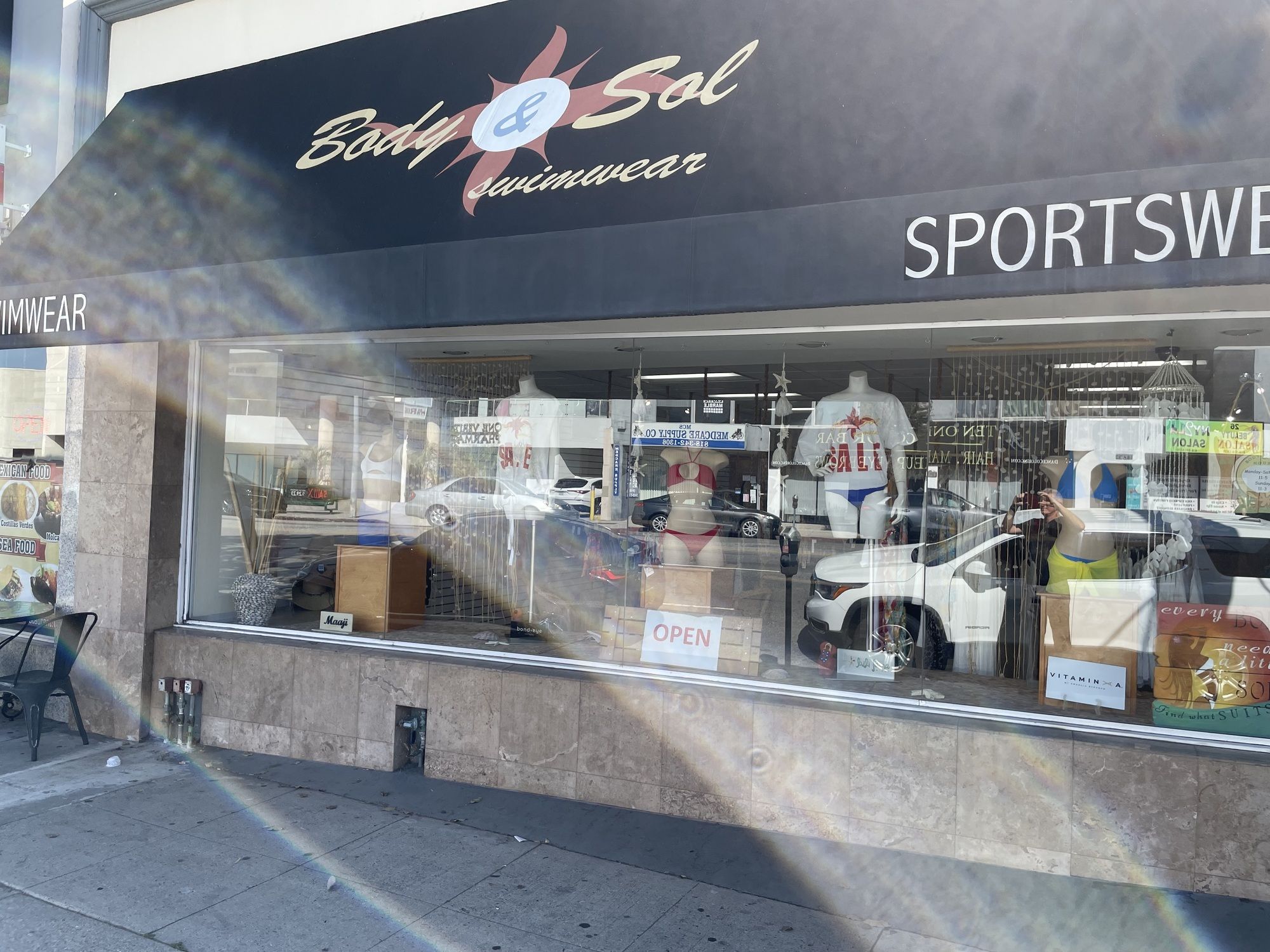 18616 Ventura Blvd, Los Angeles, CA 91356