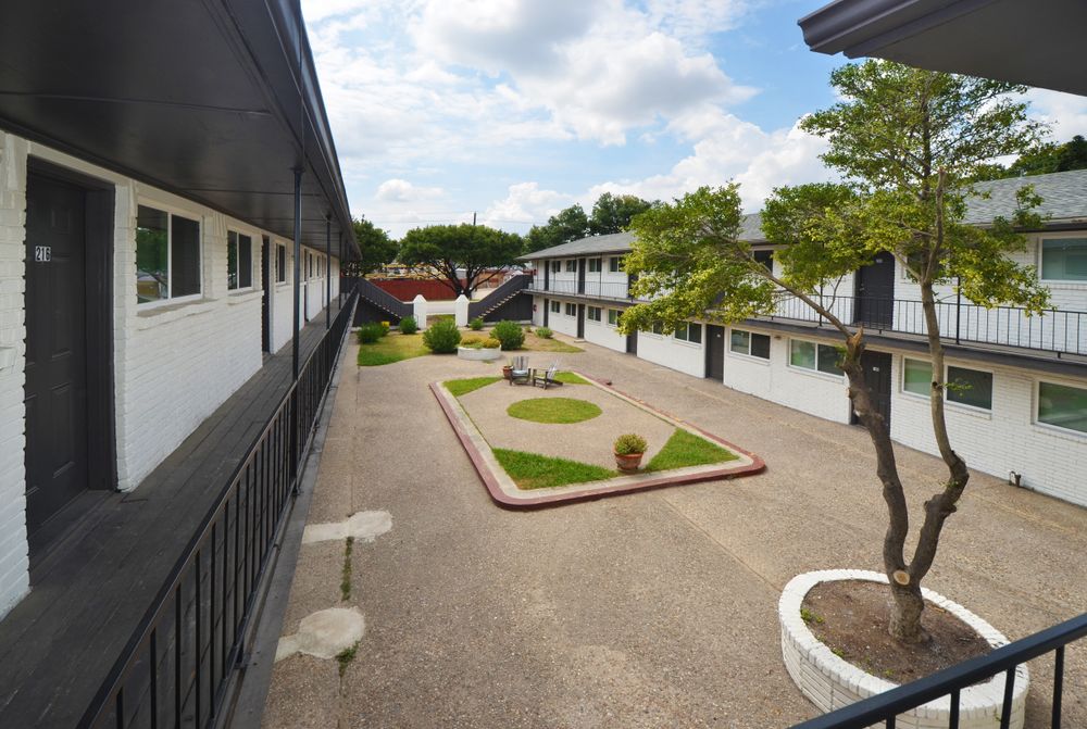 Koko & Luau Apartments  