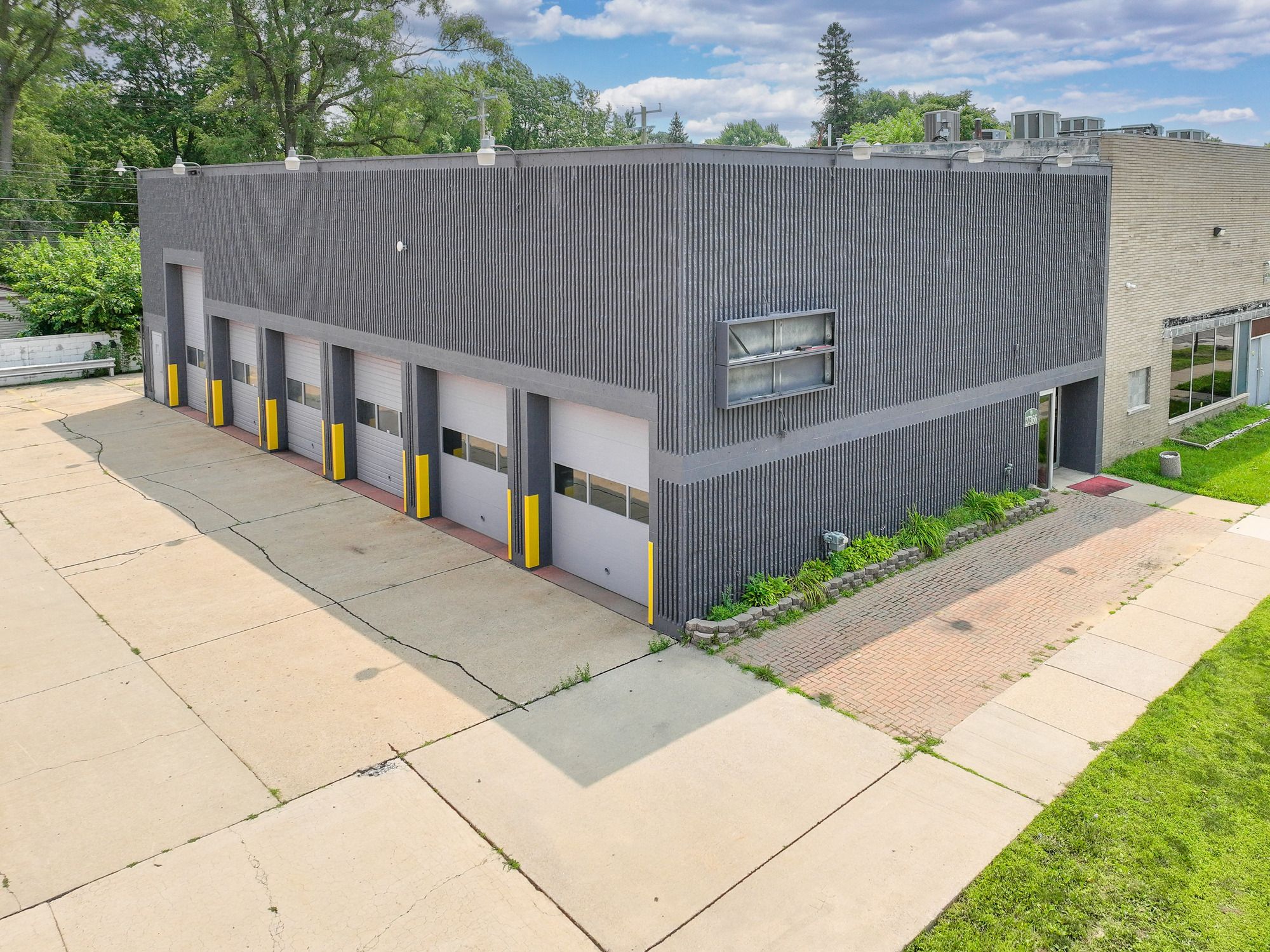 27366 John R Rd, Madison Heights, MI 48071