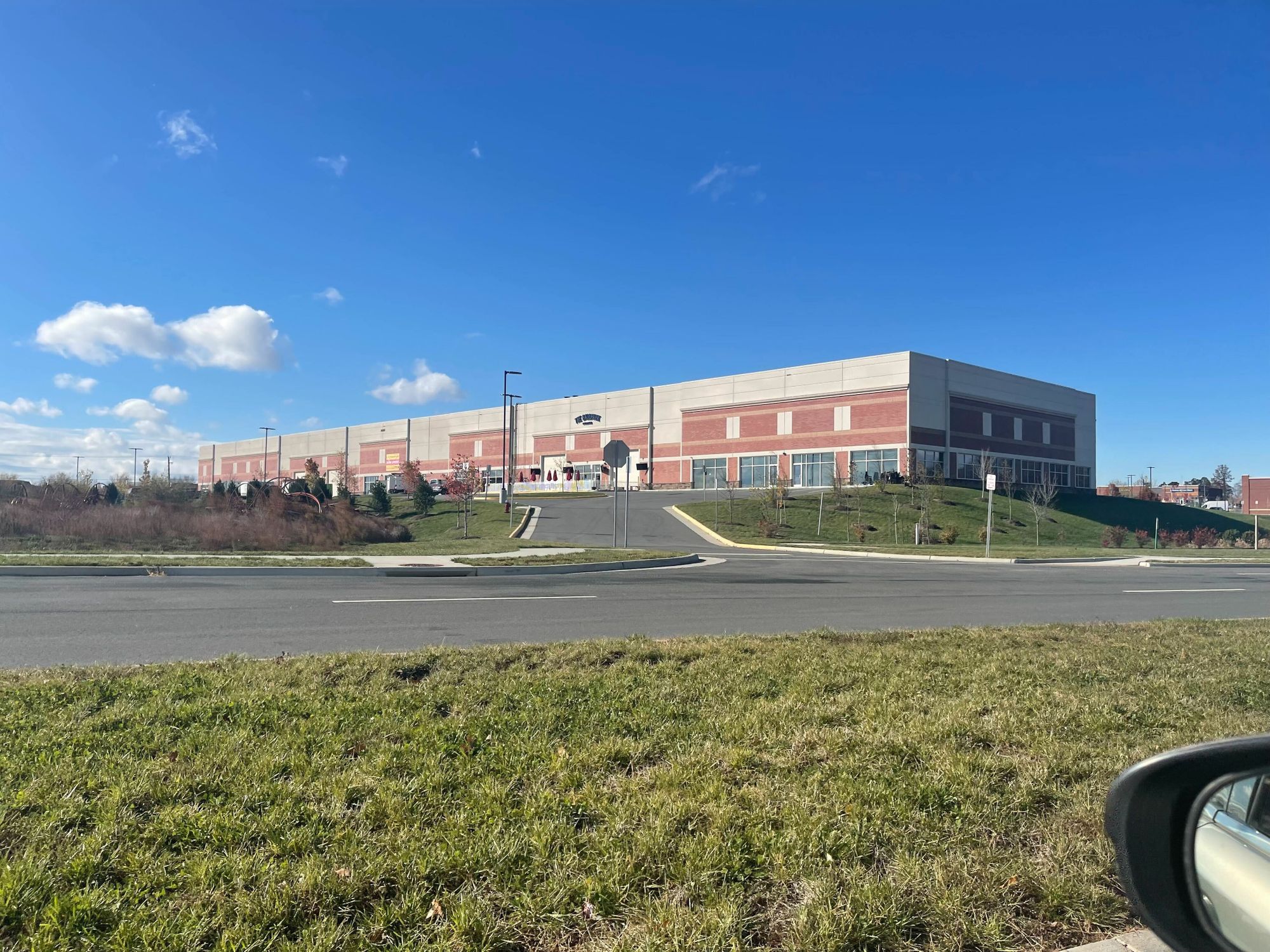 21,600 SF 2nd Gen Athletic / Entertainment Space with Restaurant Area