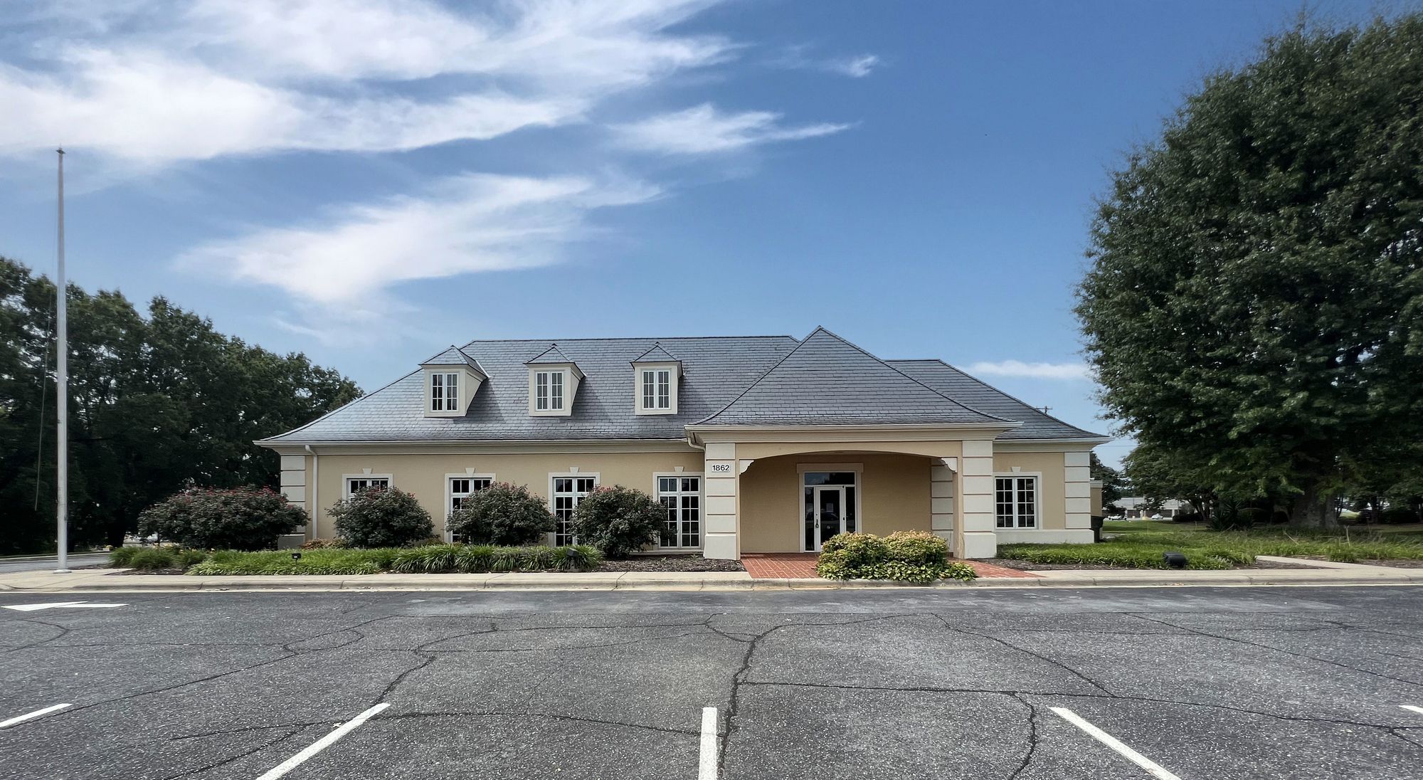 1862 Us Highway 70 SE, Hickory, NC 28602