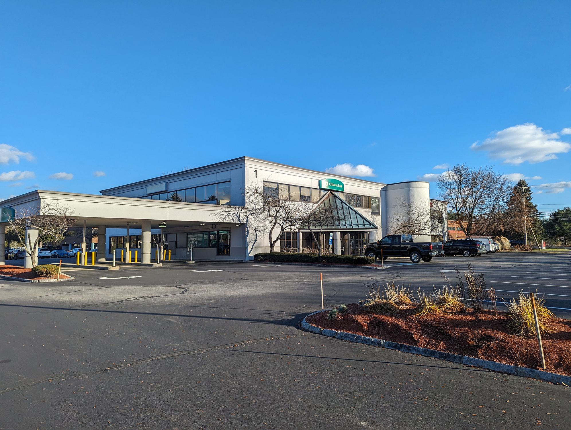 4 Trafalgar Sq, Nashua, NH 03063
