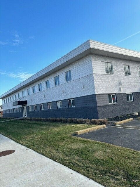 20411 W Twelve Mile Rd, Southfield, MI 48076