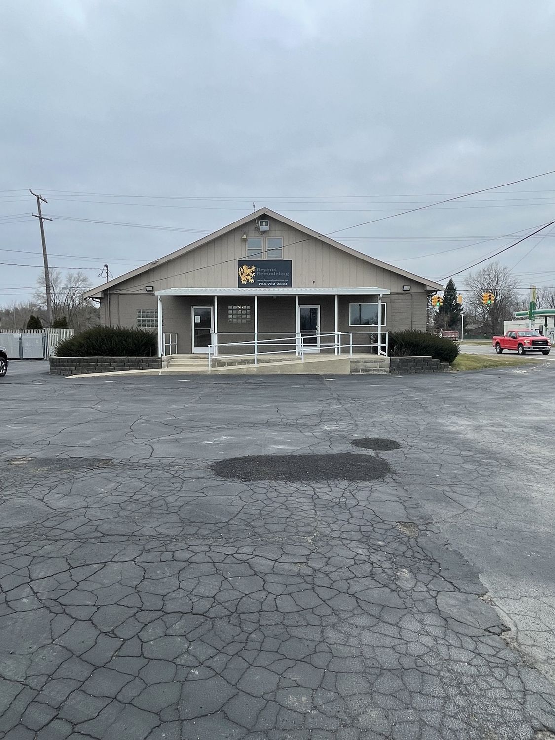 51391 Willis Rd, Belleville, MI 48111