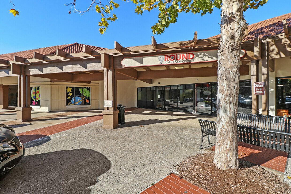 4775 W Panther Creek Dr, Spring, TX 77381