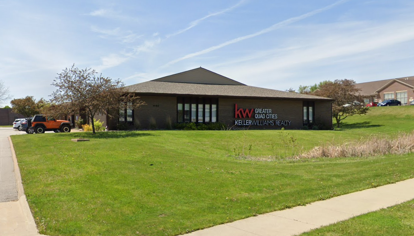 3580 Utica Ridge Rd, Bettendorf, IA 52722