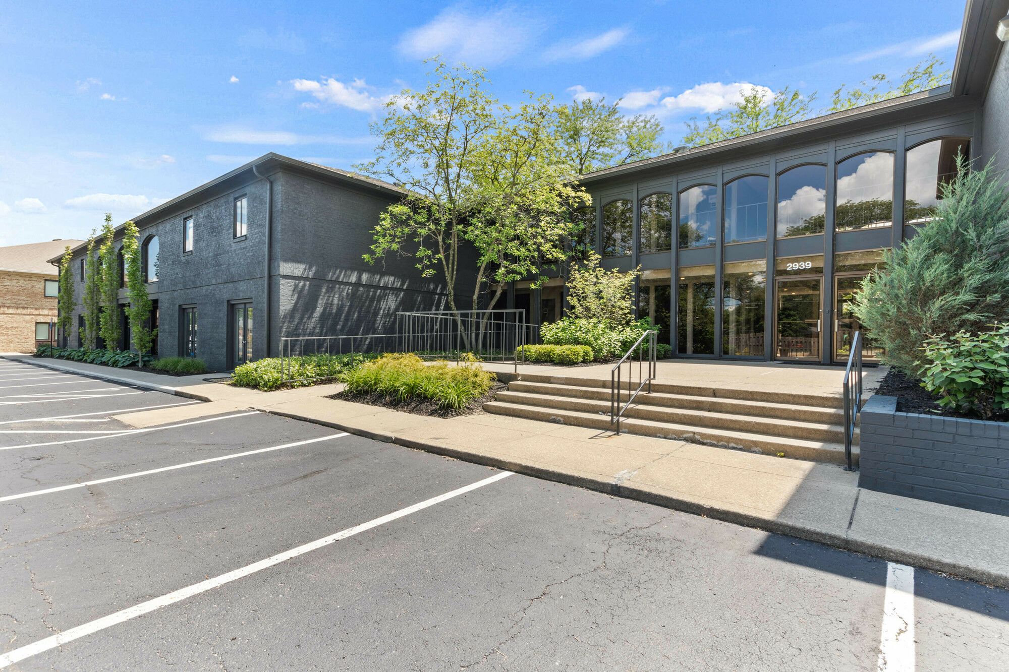 2939 Kenny Rd, Columbus, OH 43221