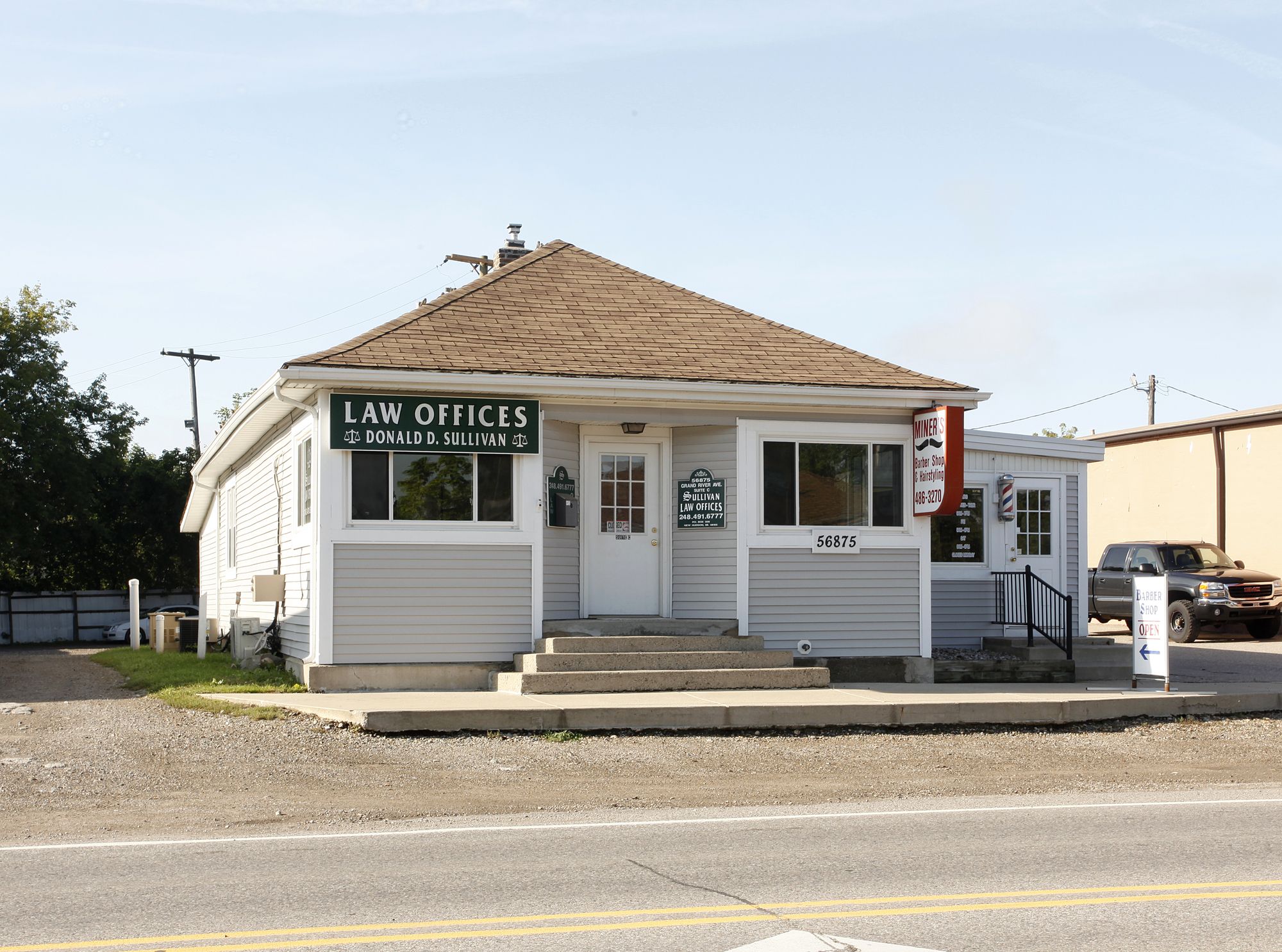 56875 Grand River Ave, New Hudson, MI 48165