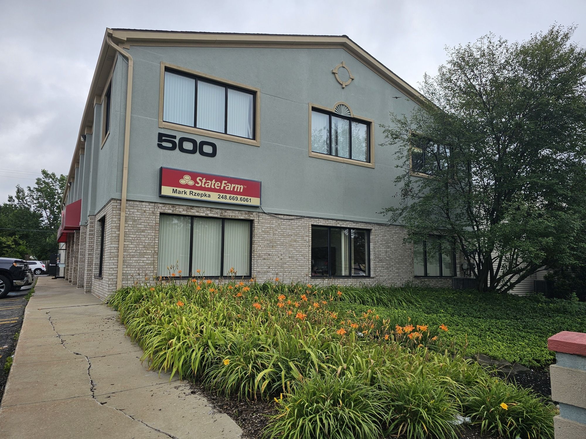 500 N Pontiac Trl, Walled Lake, MI 48390