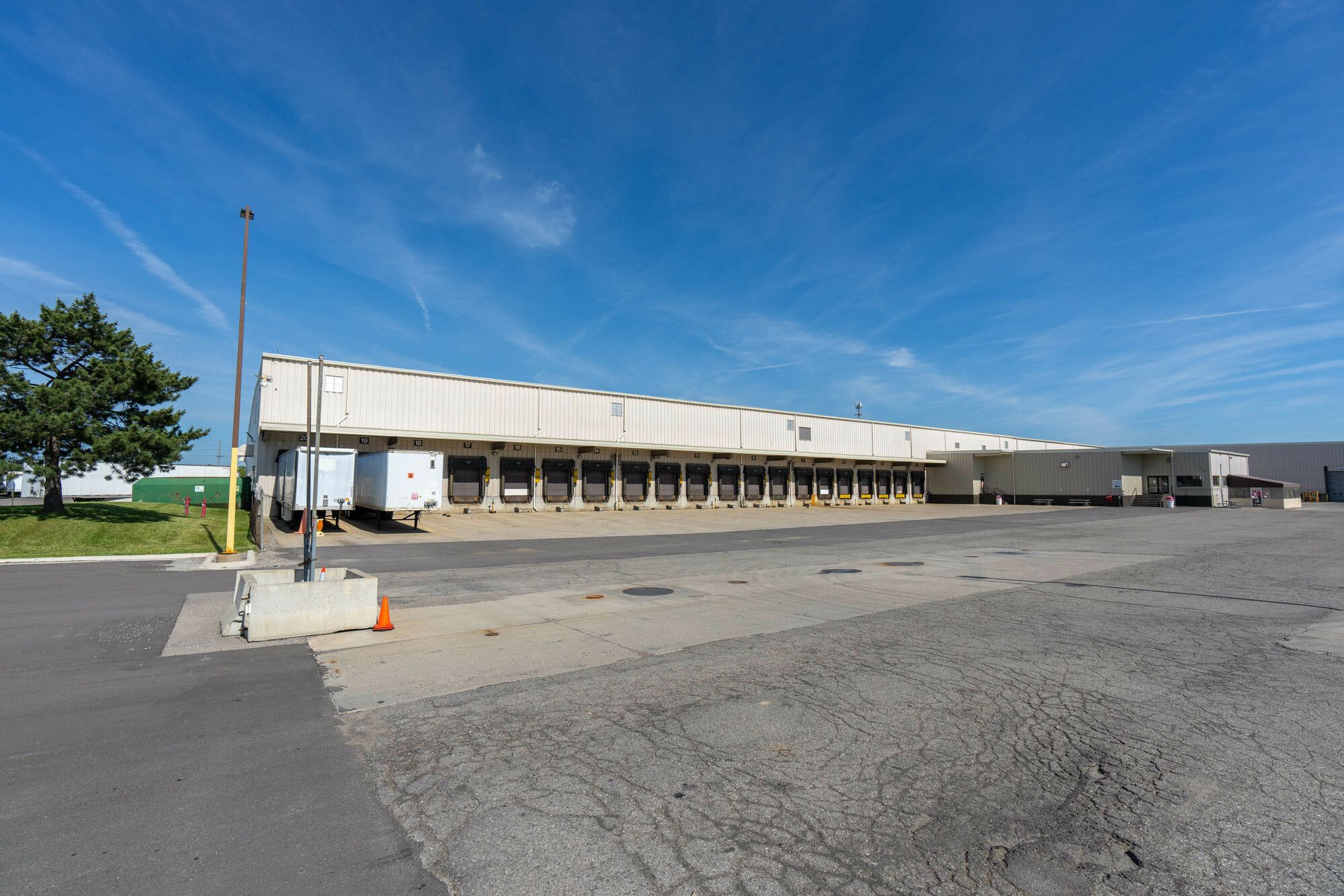 5400 Perry Dr, Waterford, MI 48329