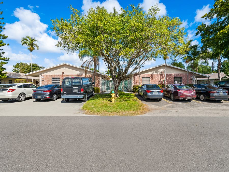 201-221 NE 40th Court, Oakland Park