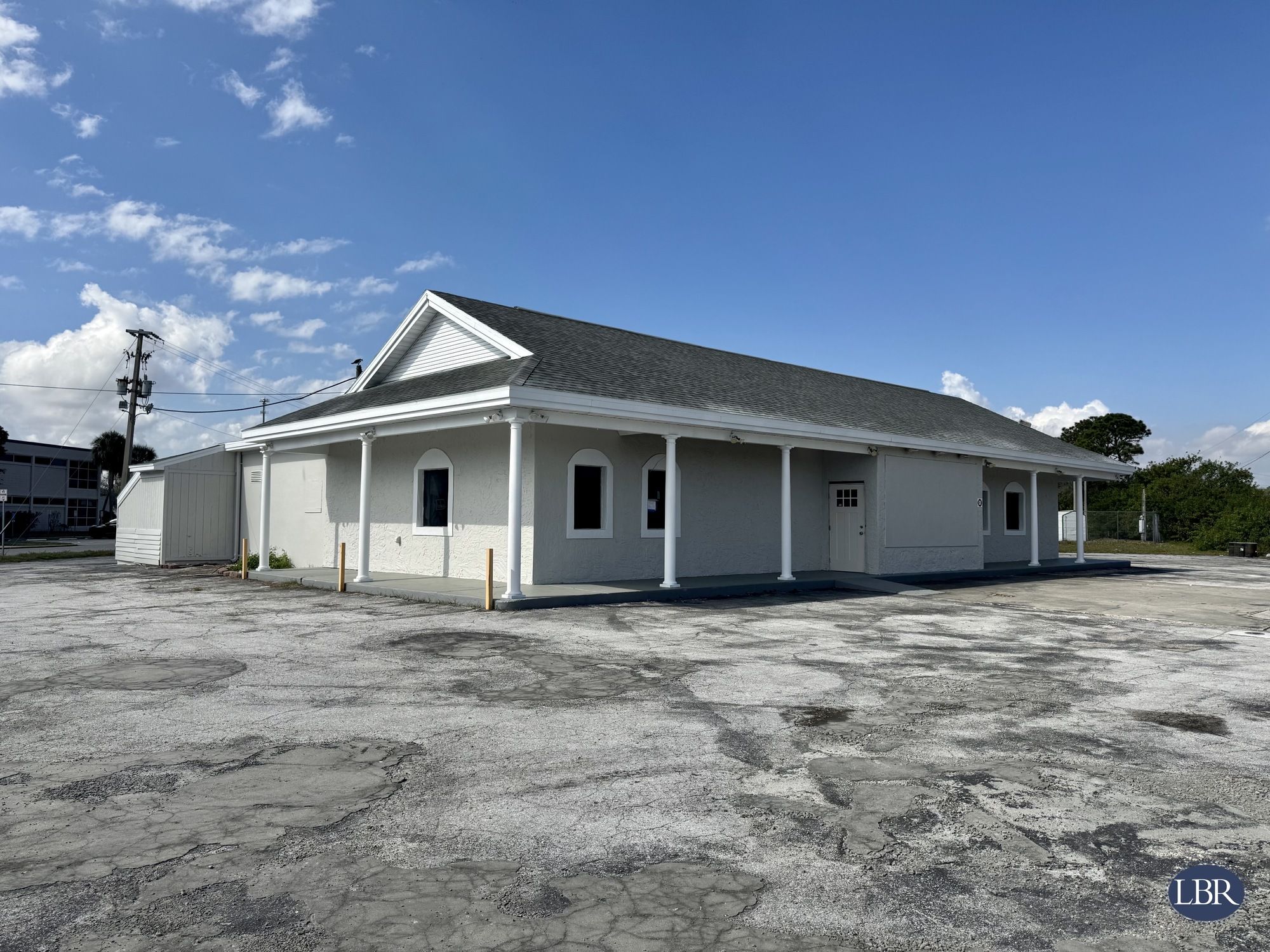 2625 N Courtenay Pkwy, Merritt Island, FL 32953