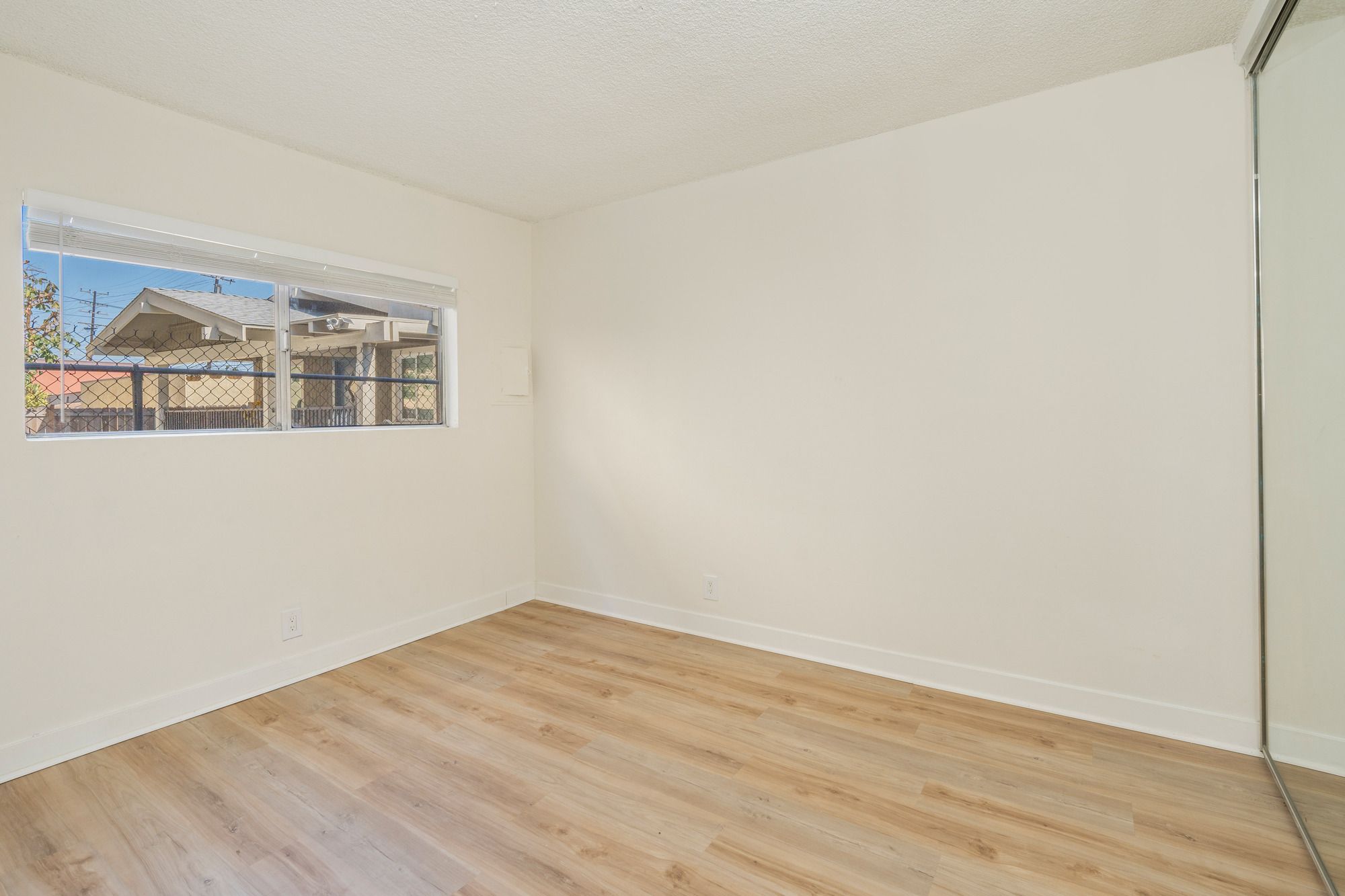 1626 Pine Ave thumbnail 32