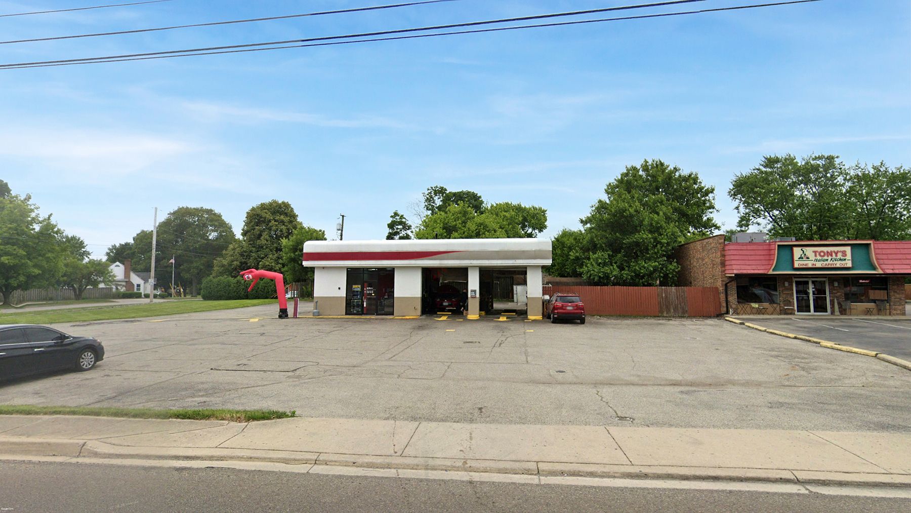 621 S Main St, Englewood, OH 45322