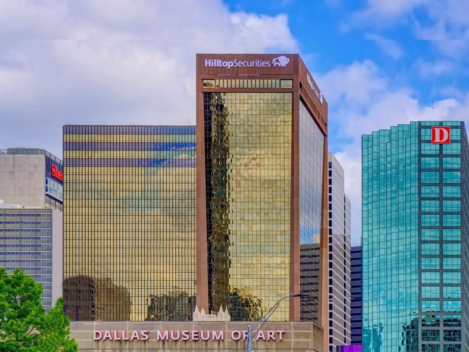 717 N Harwood St, Dallas, TX 75201