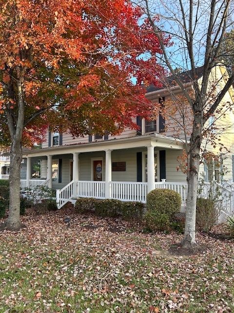 2 West Loudoun St, Round Hill, VA 20141