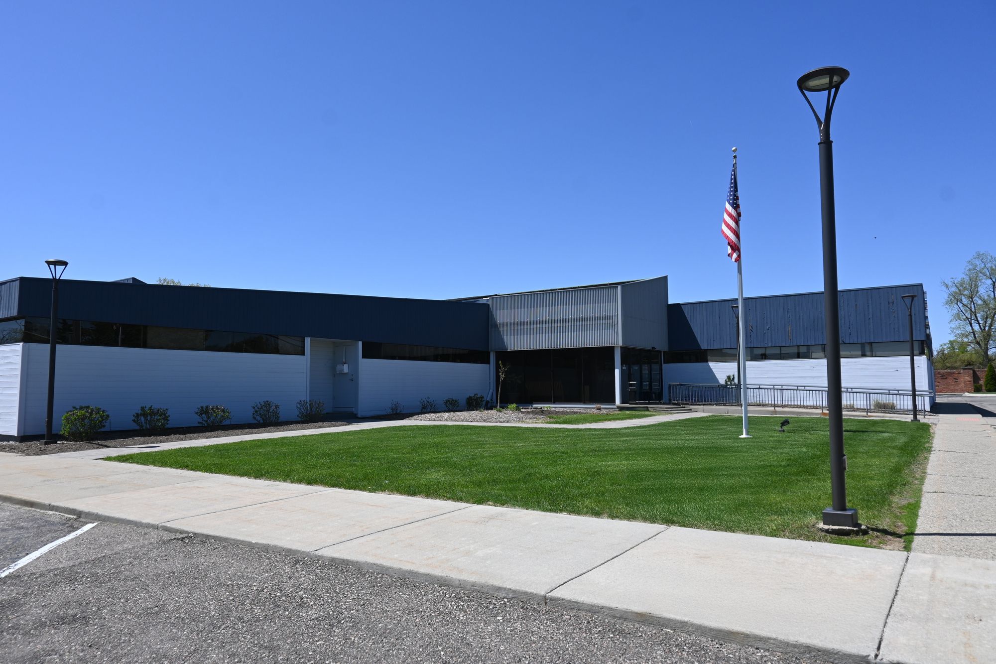 18161 W Thirteen Mile Rd, Southfield, MI 48076
