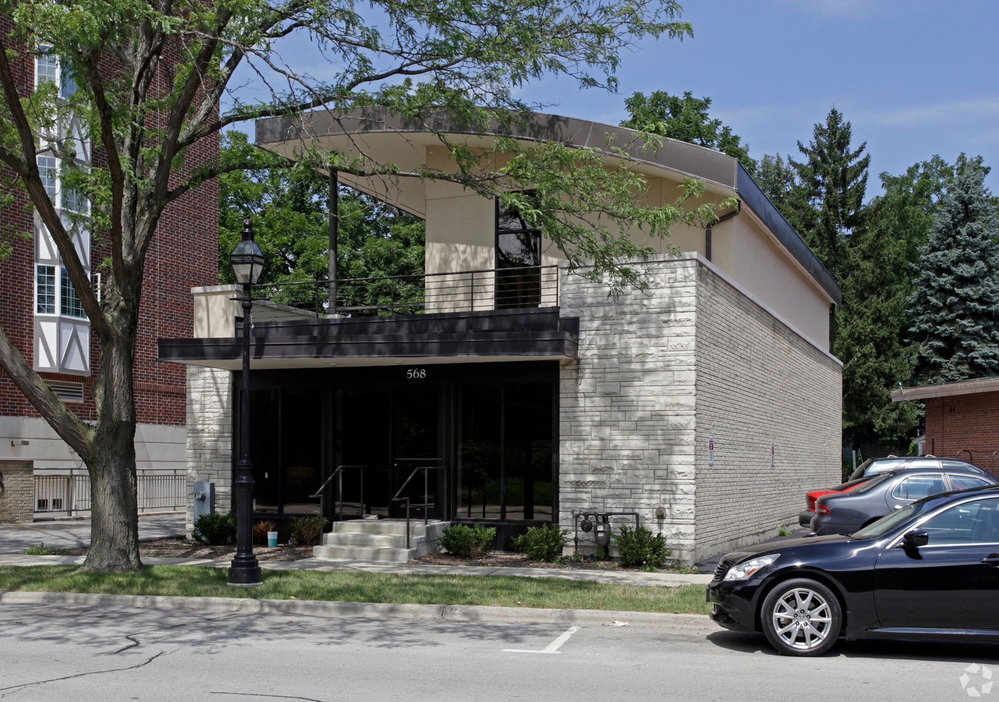 568 Pennsylvania Ave, Glen Ellyn, IL 60137