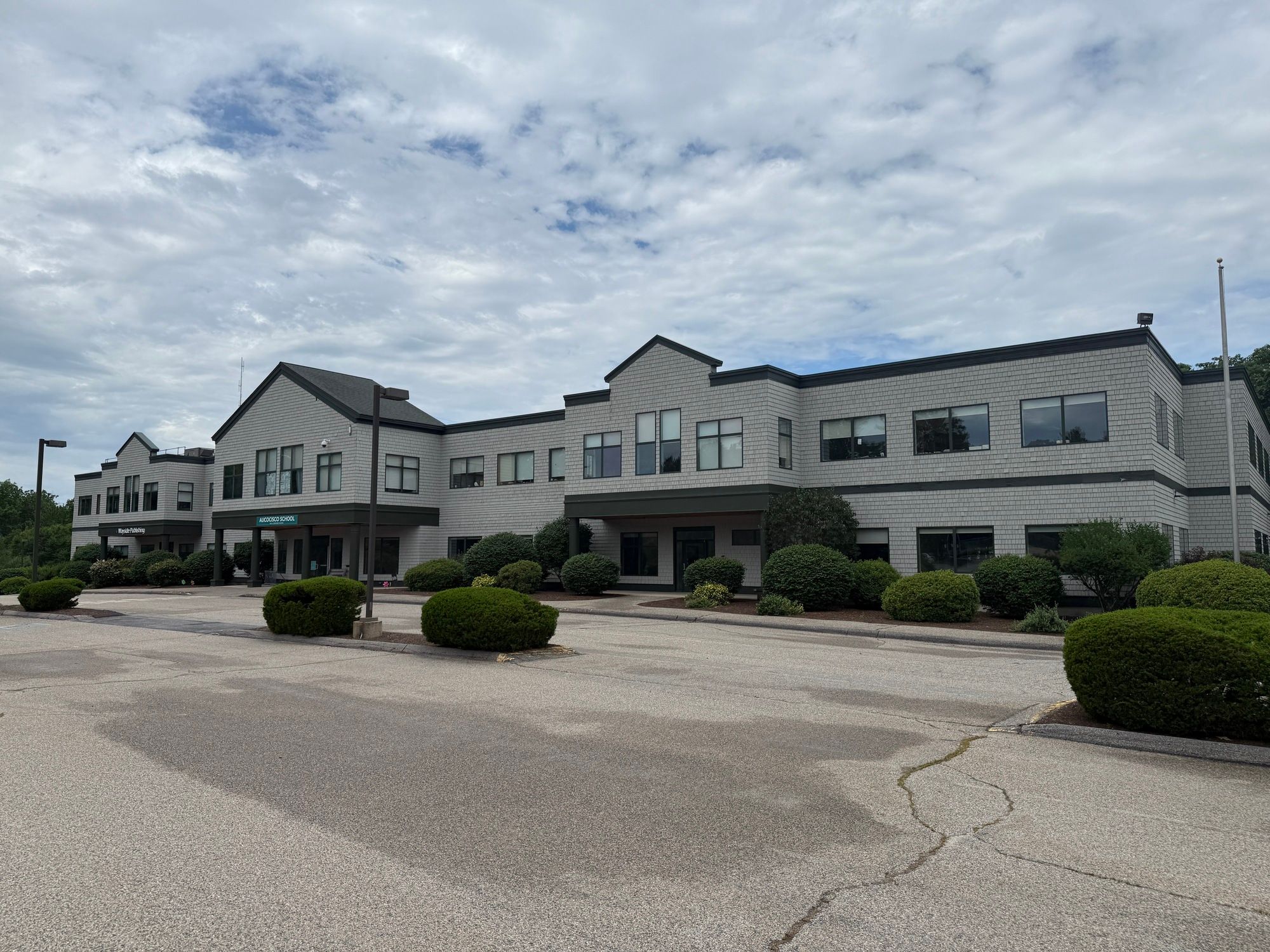 2 Stonewood Dr, Freeport, ME 04033