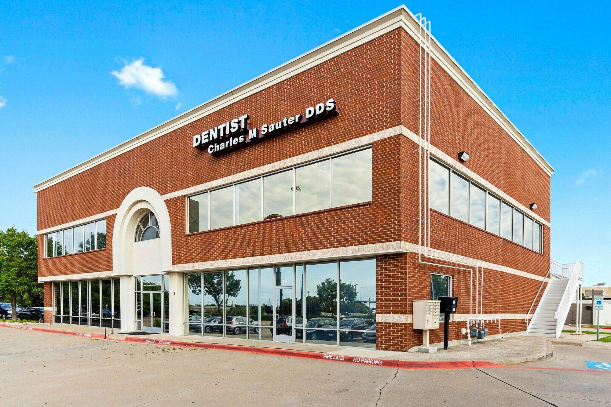 18640 Lyndon B Johnson Fwy, Mesquite, TX 75150