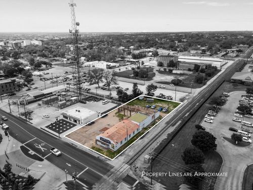 Silo-Adjacent Retail/Development Property, Waco, TX