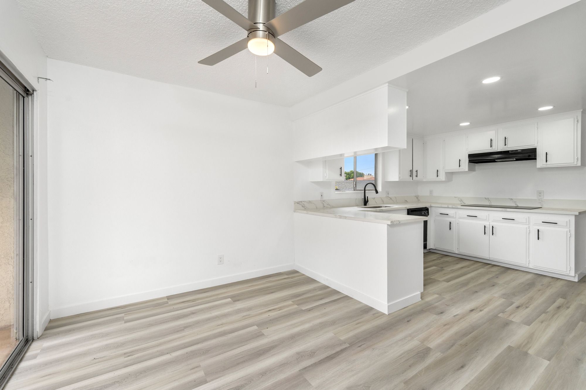 935 W 10th St thumbnail 47