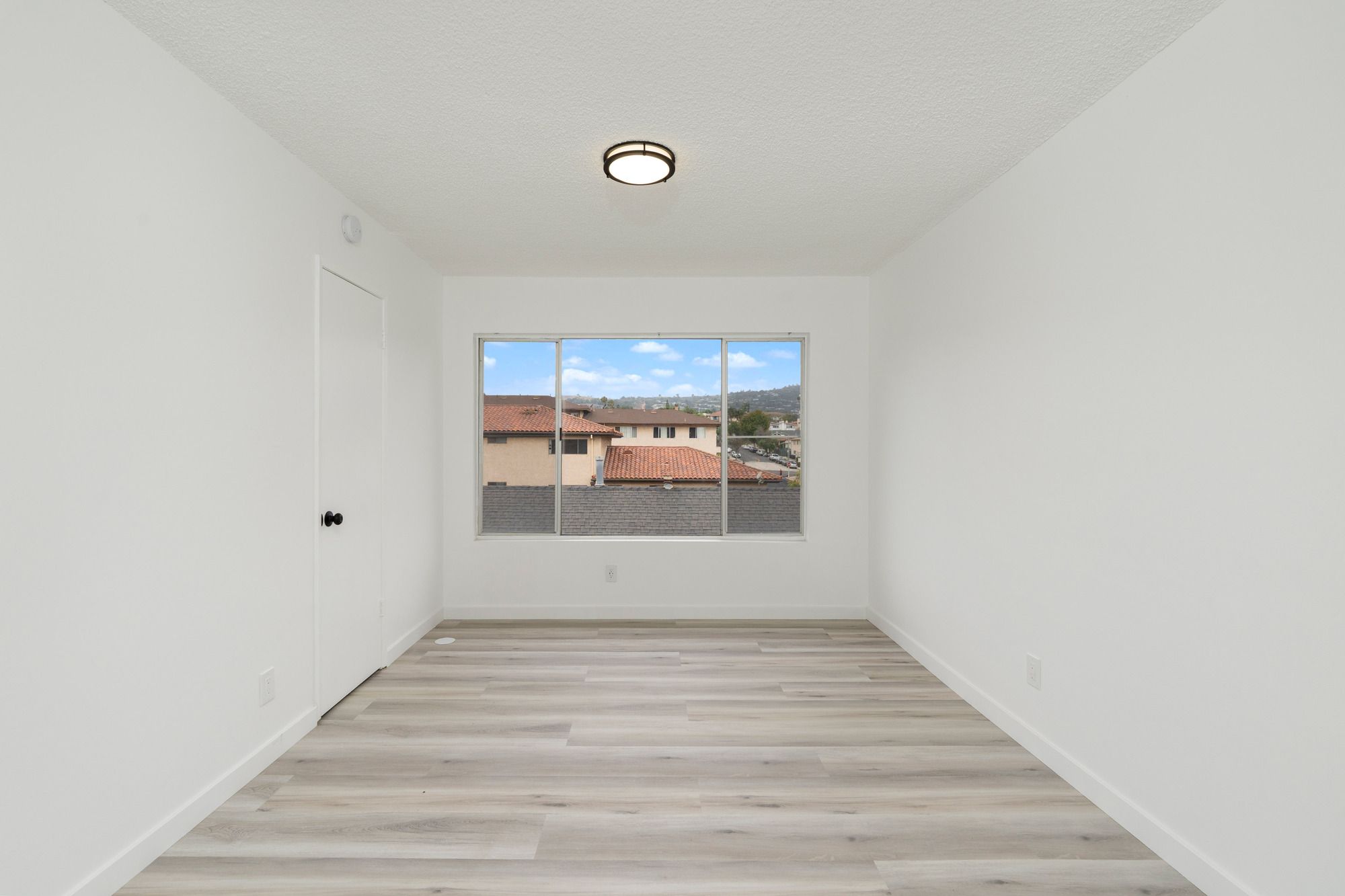 935 W 10th St thumbnail 51