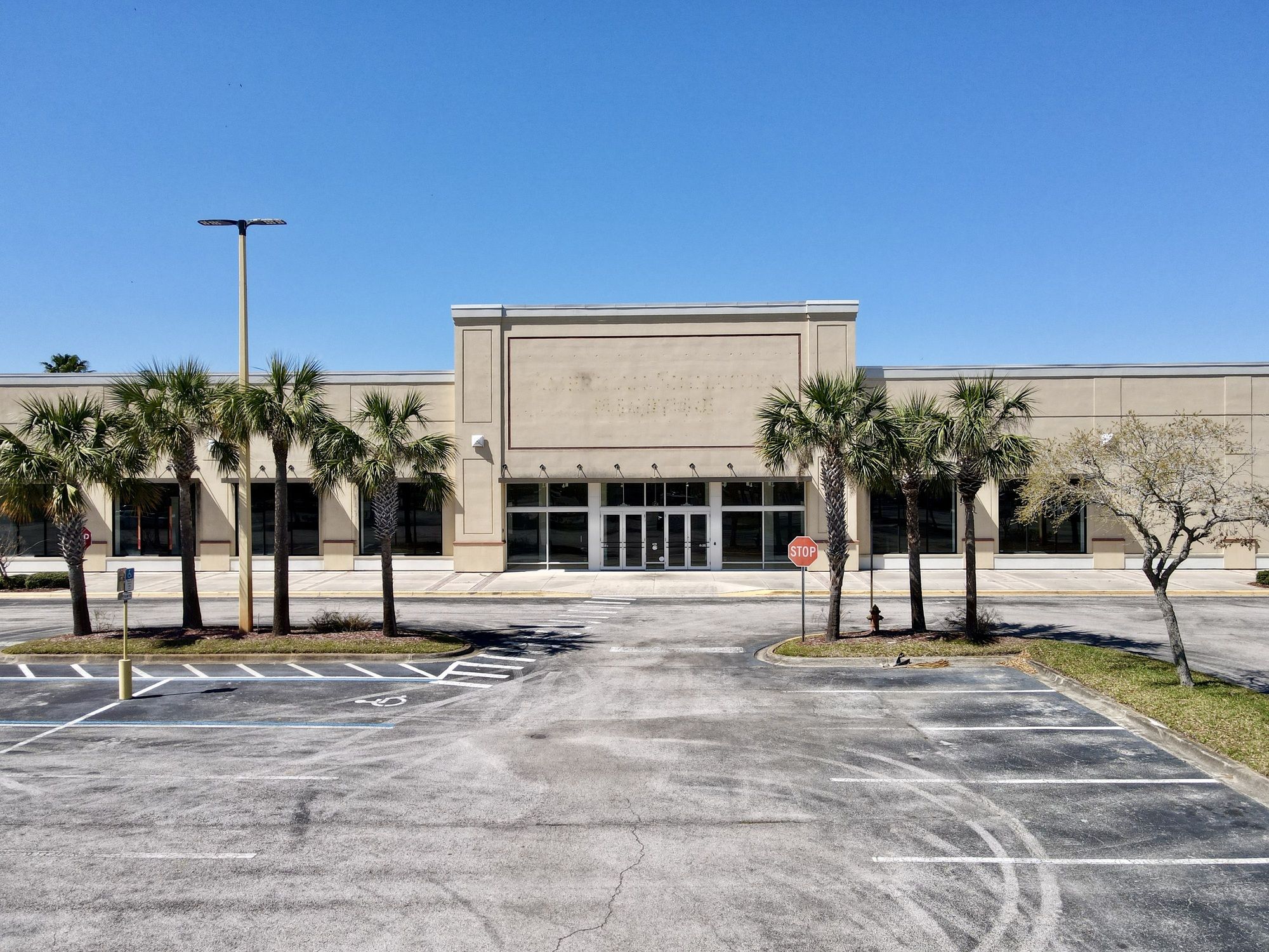 1924 West International Speedway Blvd, Daytona Beach, FL 32114