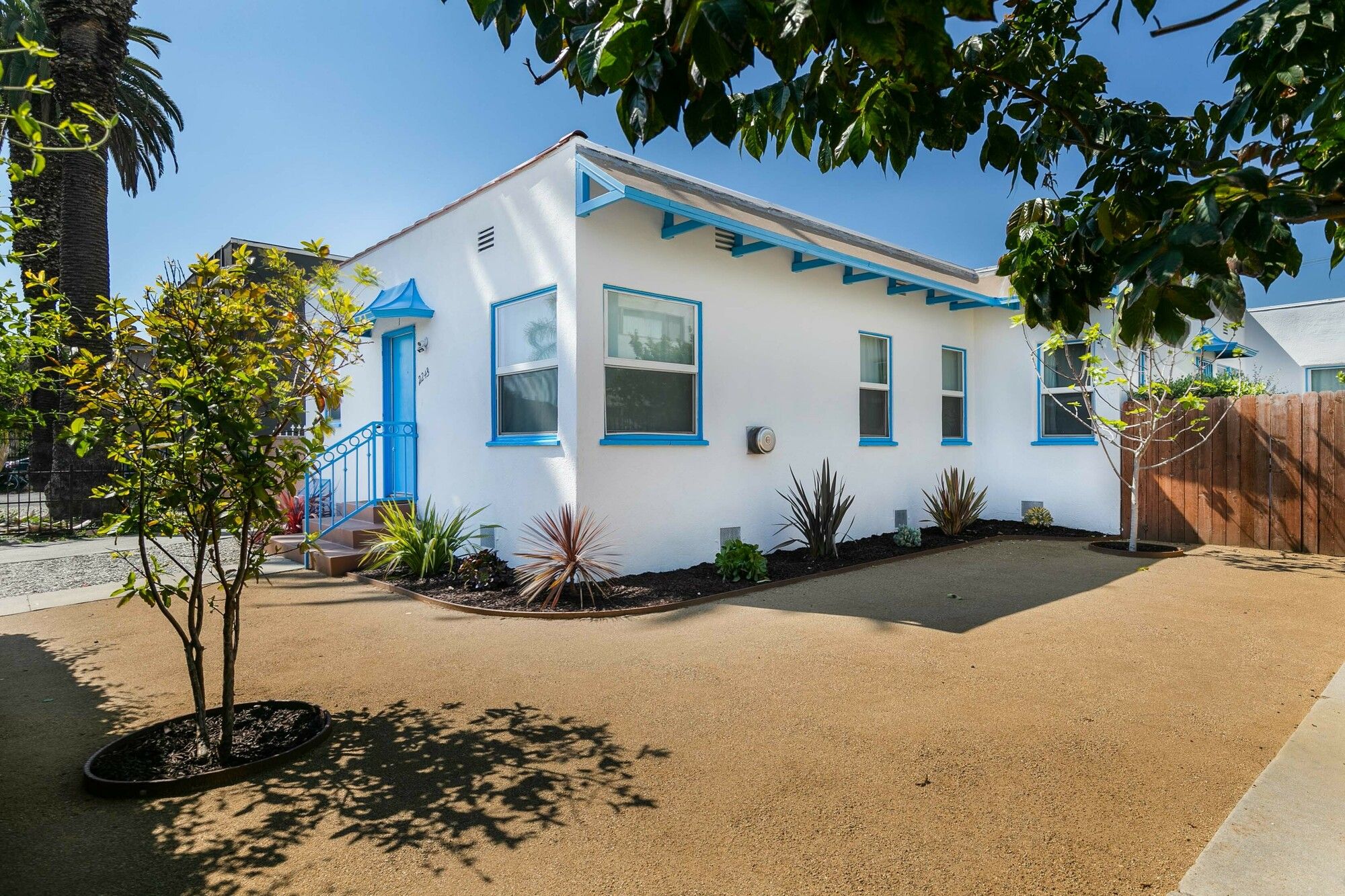 2243 S Ridgeley Dr, Los Angeles, CA 90016