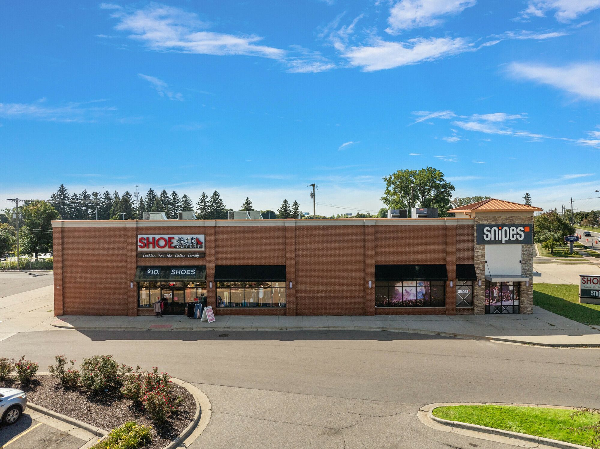 33800 Gratiot Ave, Clinton Township, MI 48035