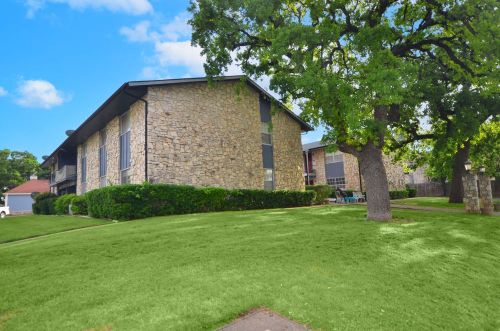 Twin Oaks Apartments