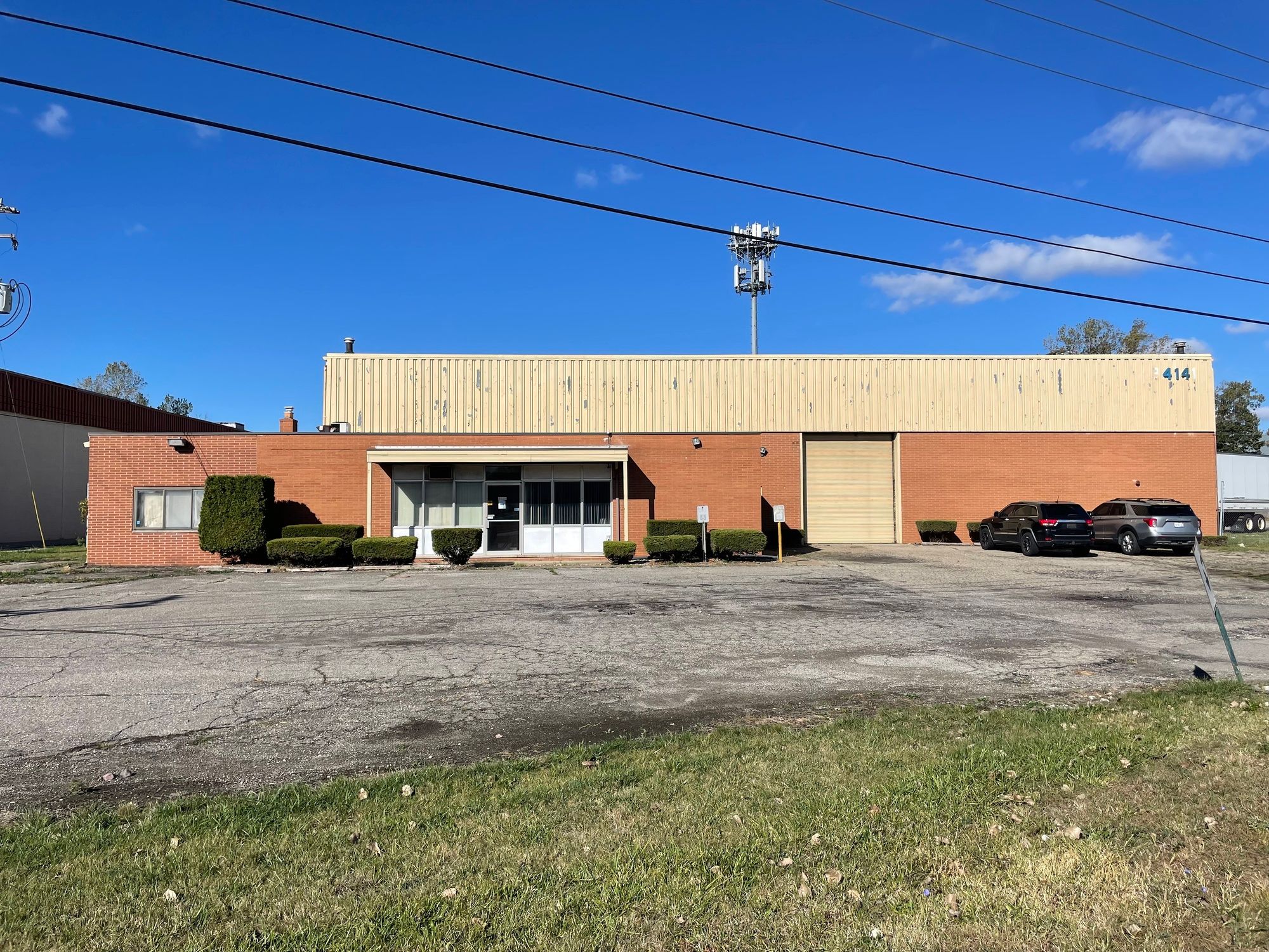 34141 Kelly Rd, Fraser, MI 48026