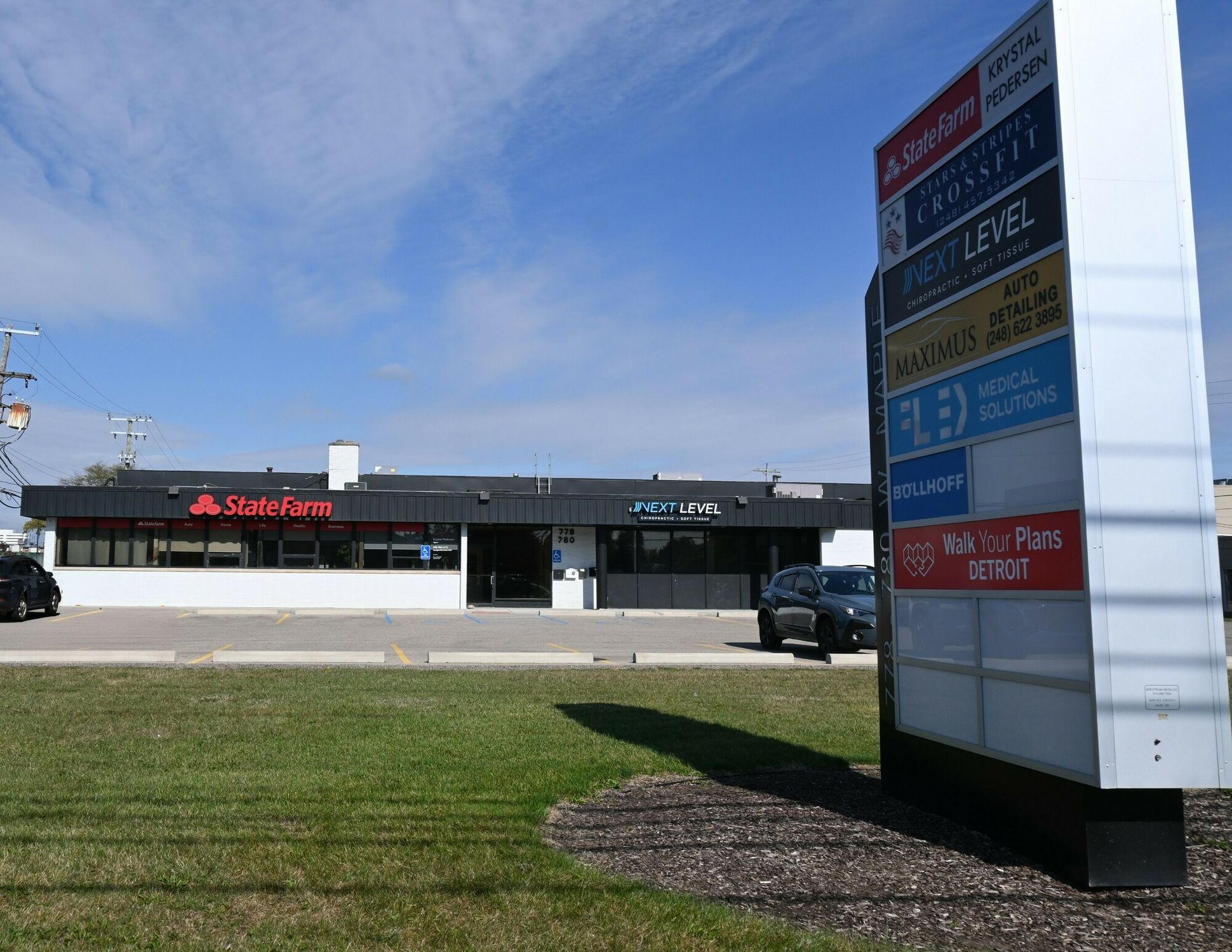 780 W Maple Rd, Troy, MI 48084