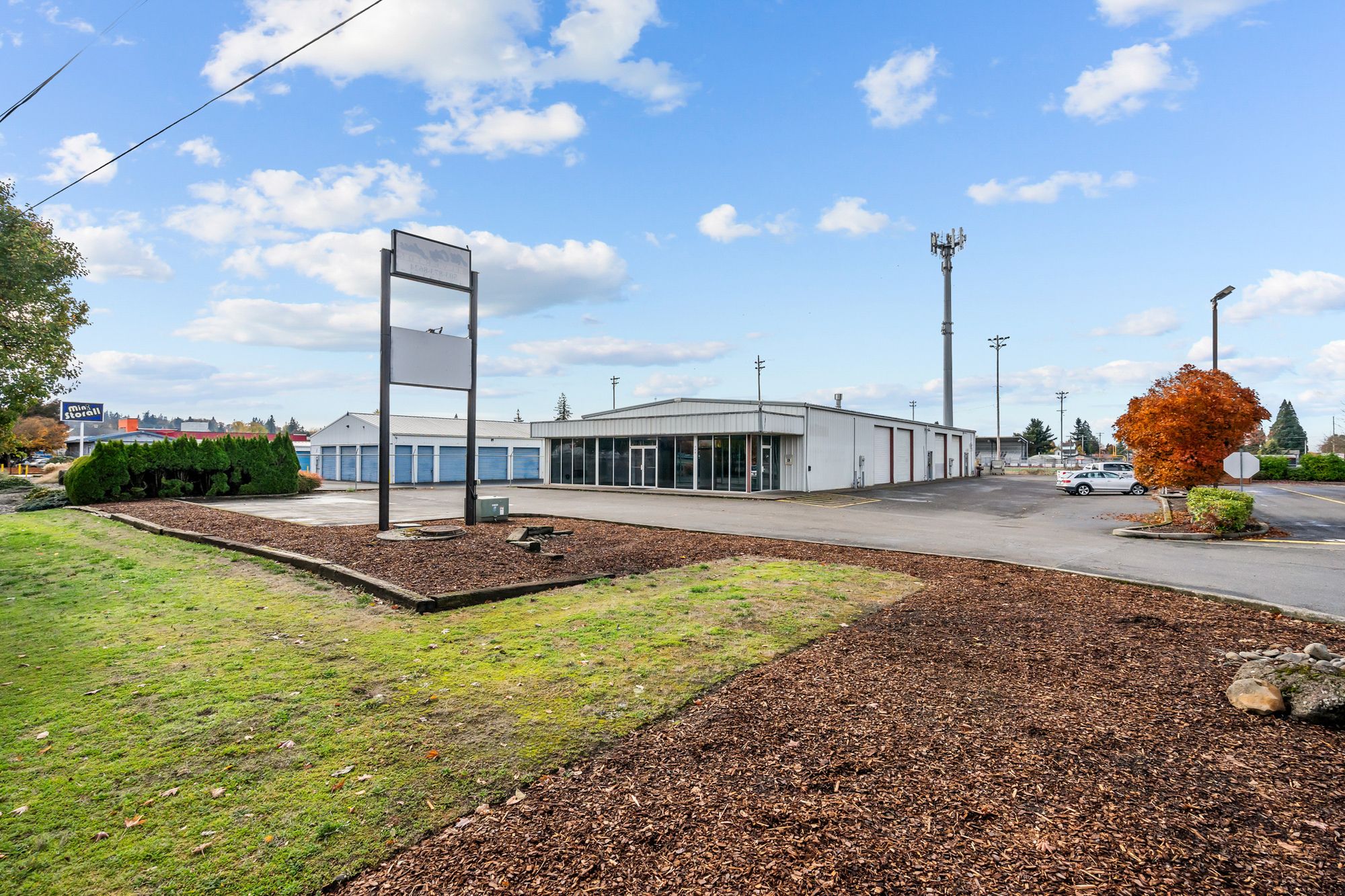 999 N 1St St, Silverton, OR 97381